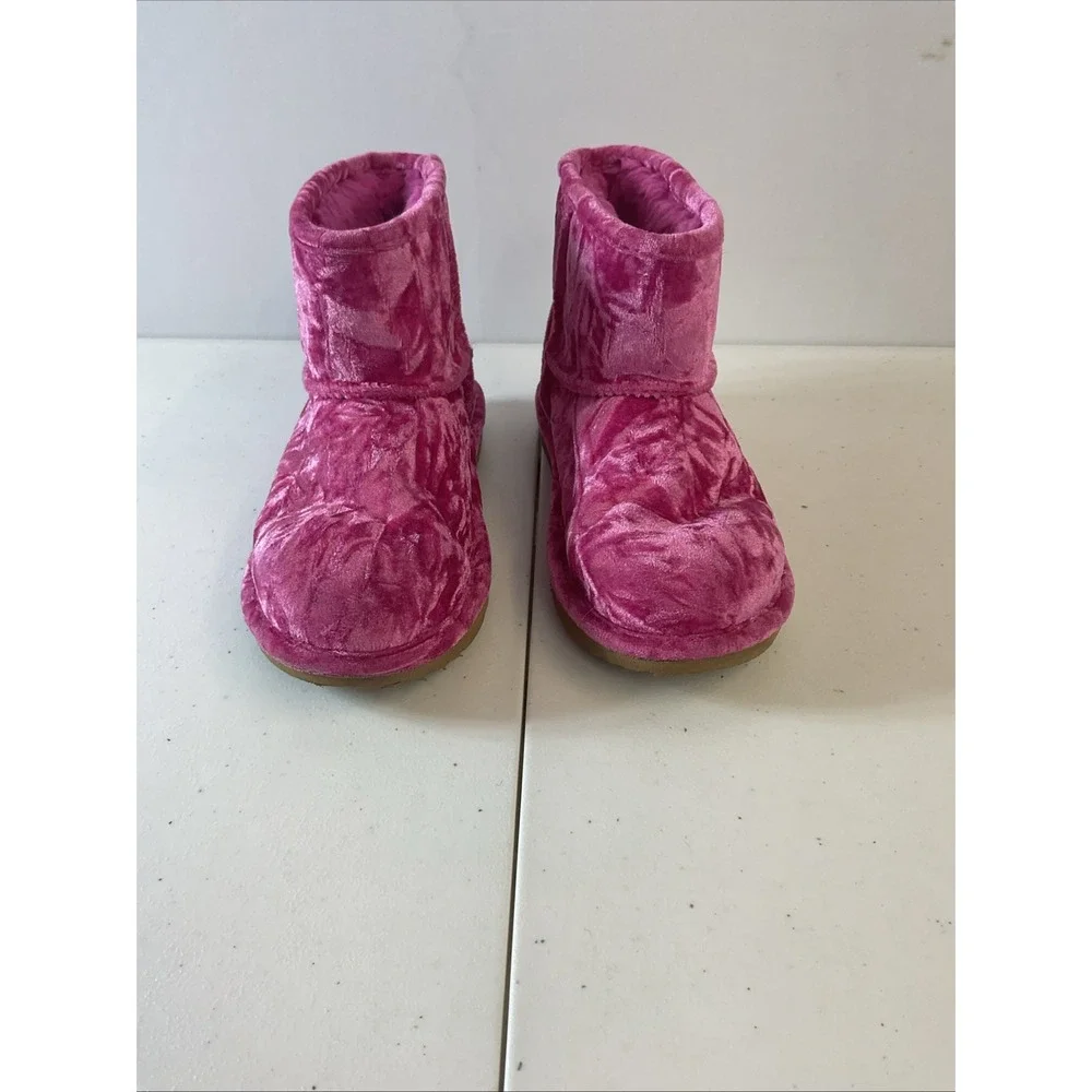 UGG Classic Mini II Velvet Boot‎ Raspberry Sorbet Wool Lining Girl's 4 Classic
